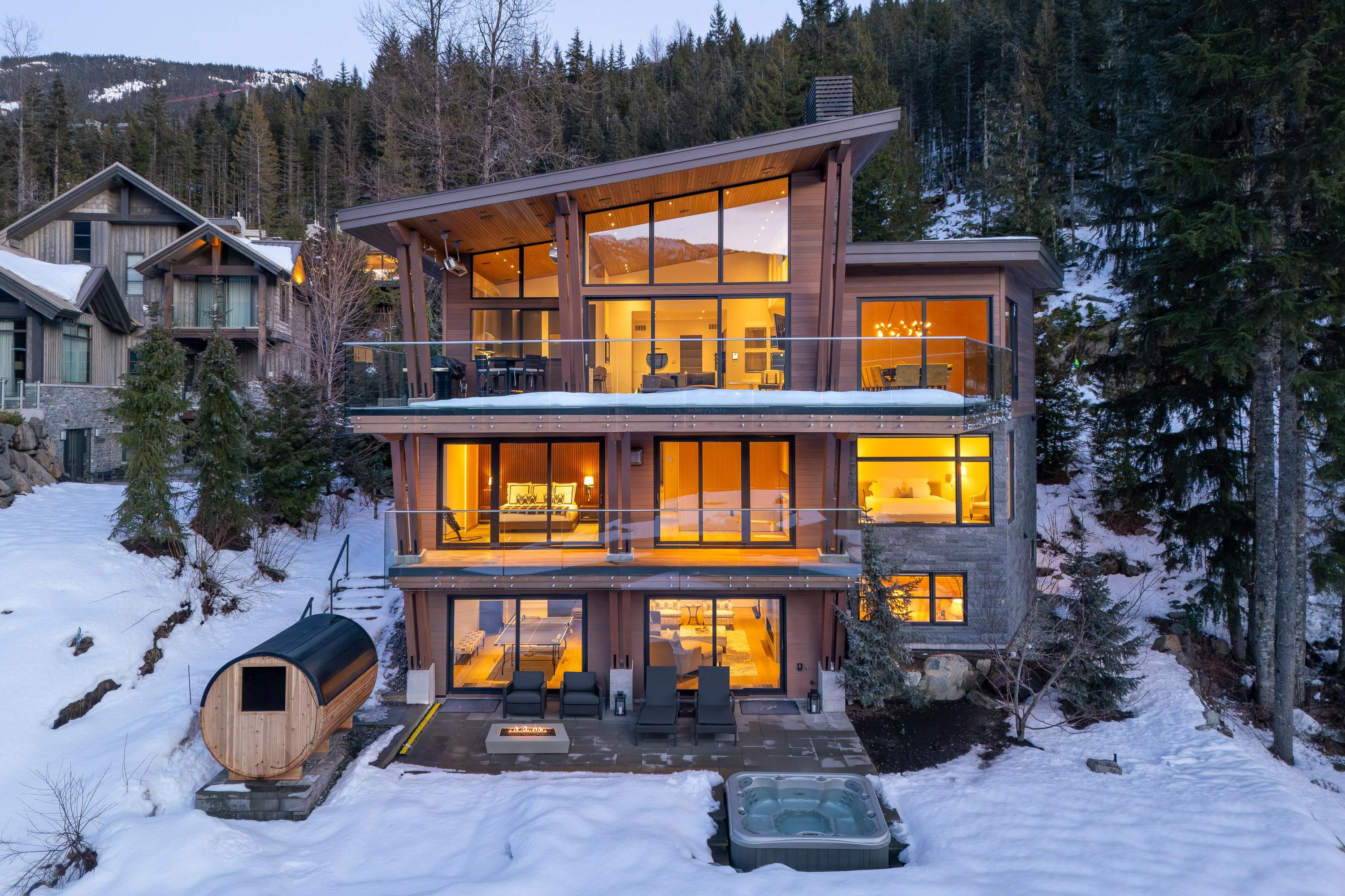 Luxury Kadenwood property interior 4